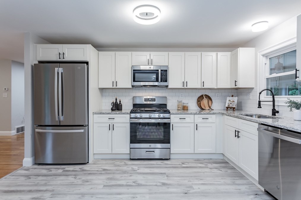 128 Slocum Rd, Dartmouth MA  02747-3900 exterior