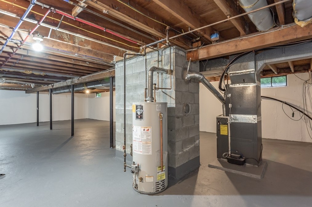 128 Slocum Rd, Dartmouth MA  02747-3900 exterior