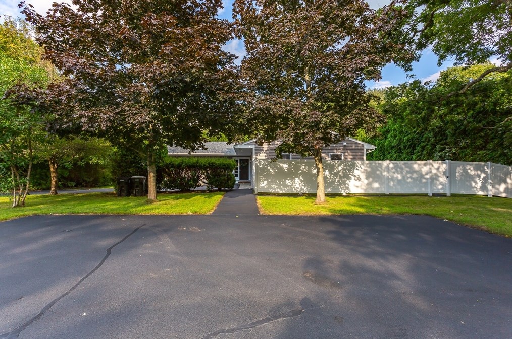 128 Slocum Rd, Dartmouth MA  02747-3900 exterior