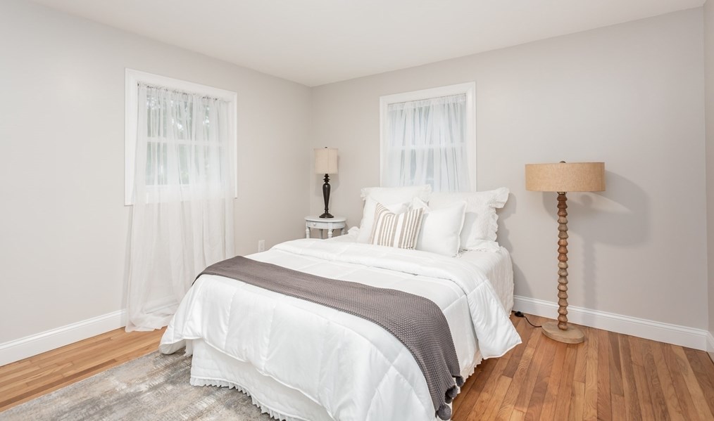 128 Slocum Rd, Dartmouth MA  02747-3900 exterior