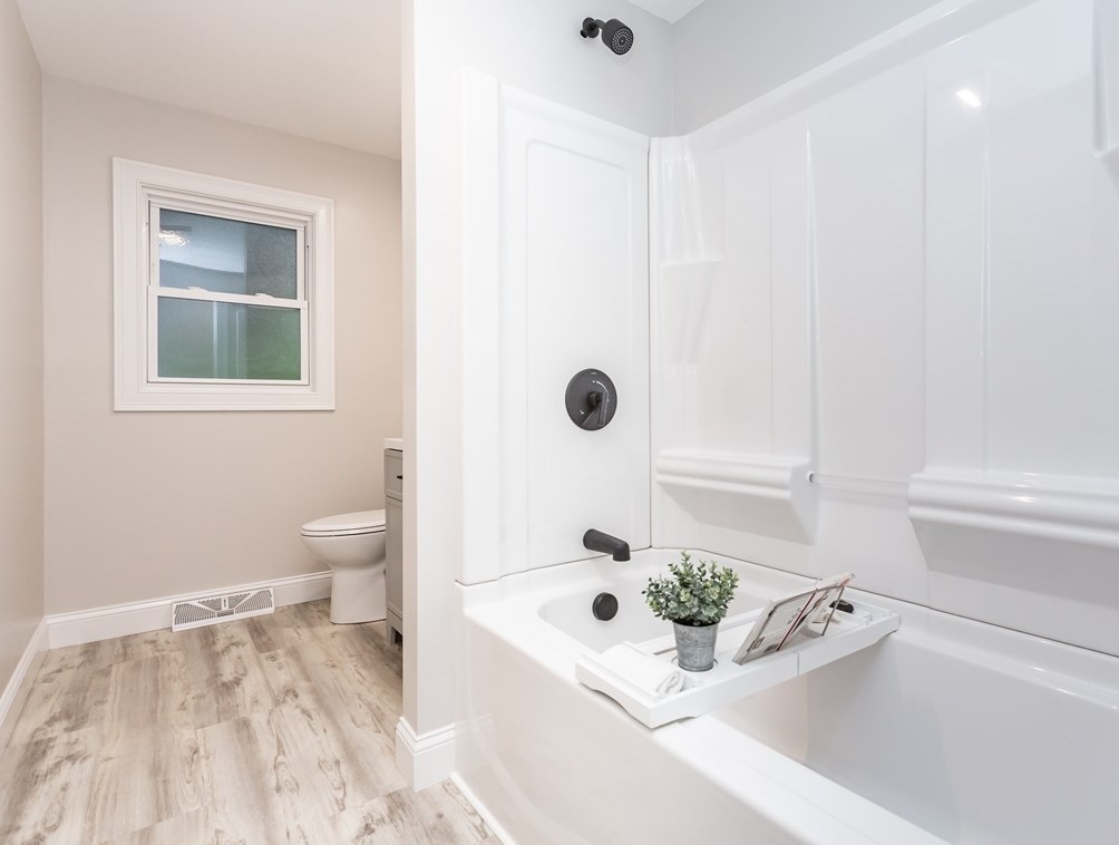 128 Slocum Rd, Dartmouth MA  02747-3900 exterior