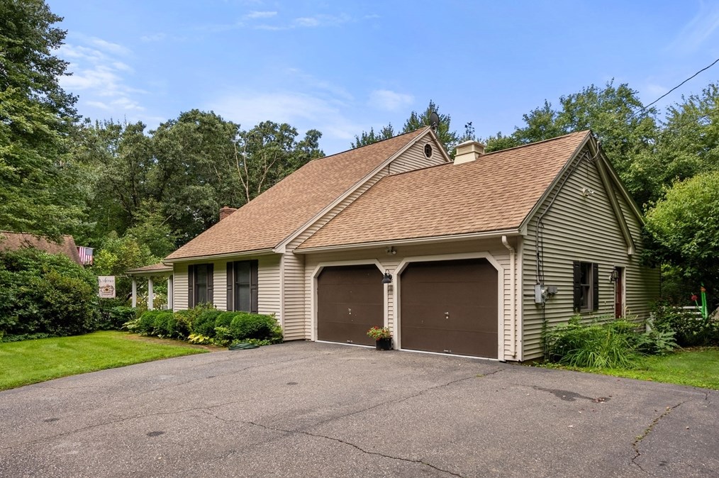 1172 Dunhamtown Brimfield Rd, Brimfield, MA 01010