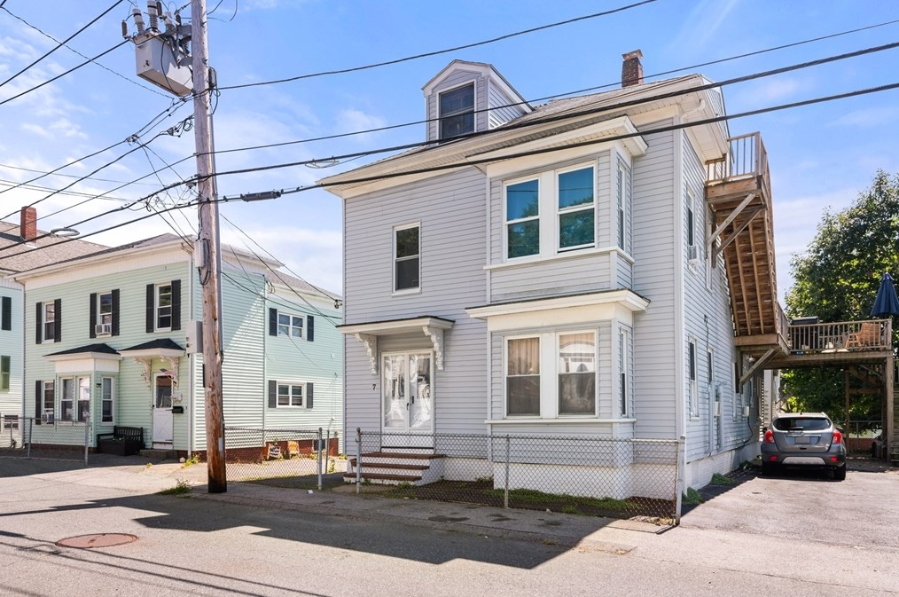 7 Oak St, Gloucester, MA 01930