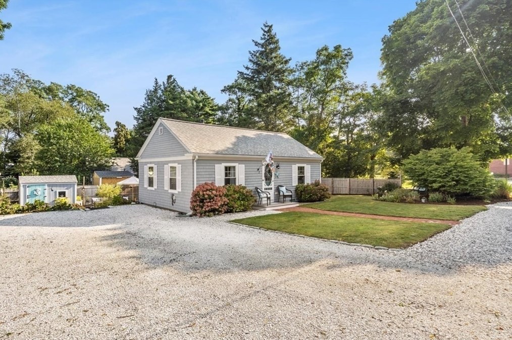 2 River Rd, Bourne, MA 02559