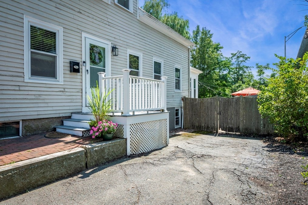 31 Main St, Haverhill, MA 01833-2009