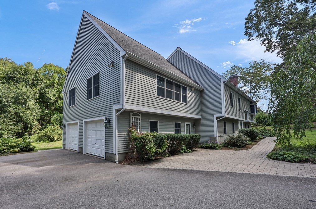 10 Highland Lake, Walpole, MA 02081