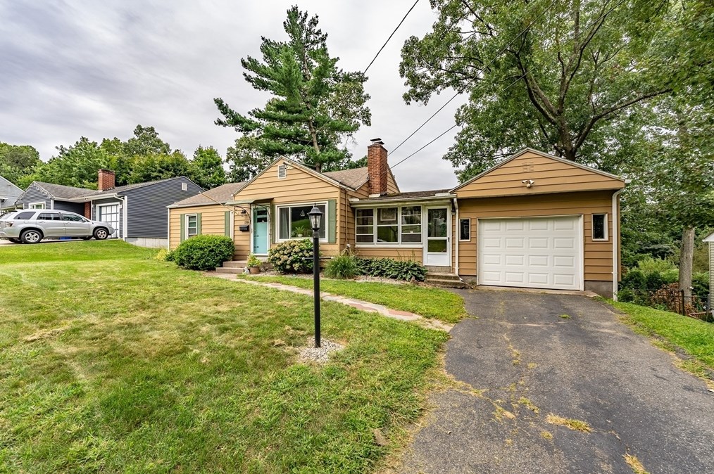 176 W Allen Ridge Rd, Springfield, MA 01118