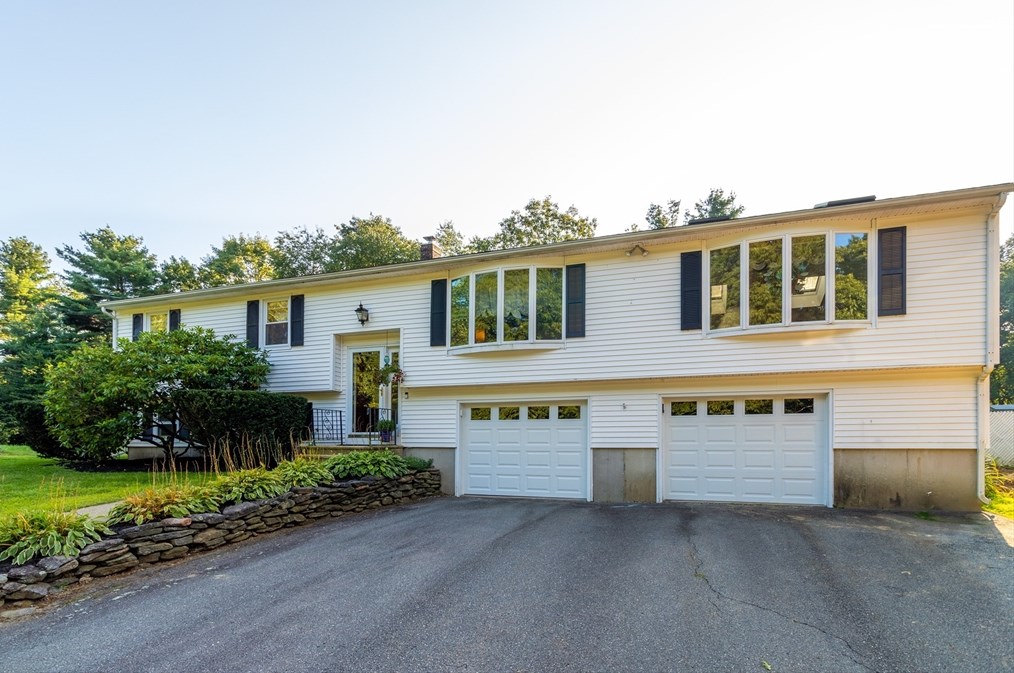 24 Colony Rd, Gardner, MA 01473