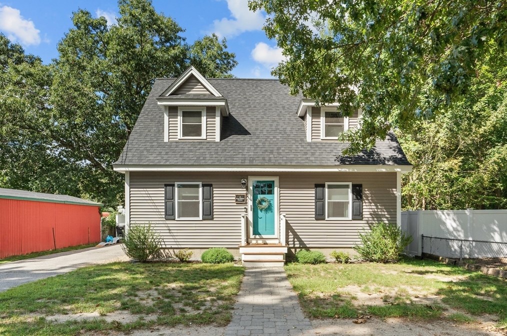 4 Norman Smith St, Chelmsford, MA 01824
