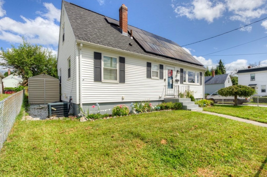 83 Hildreth St, Lowell, MA 01850-1627