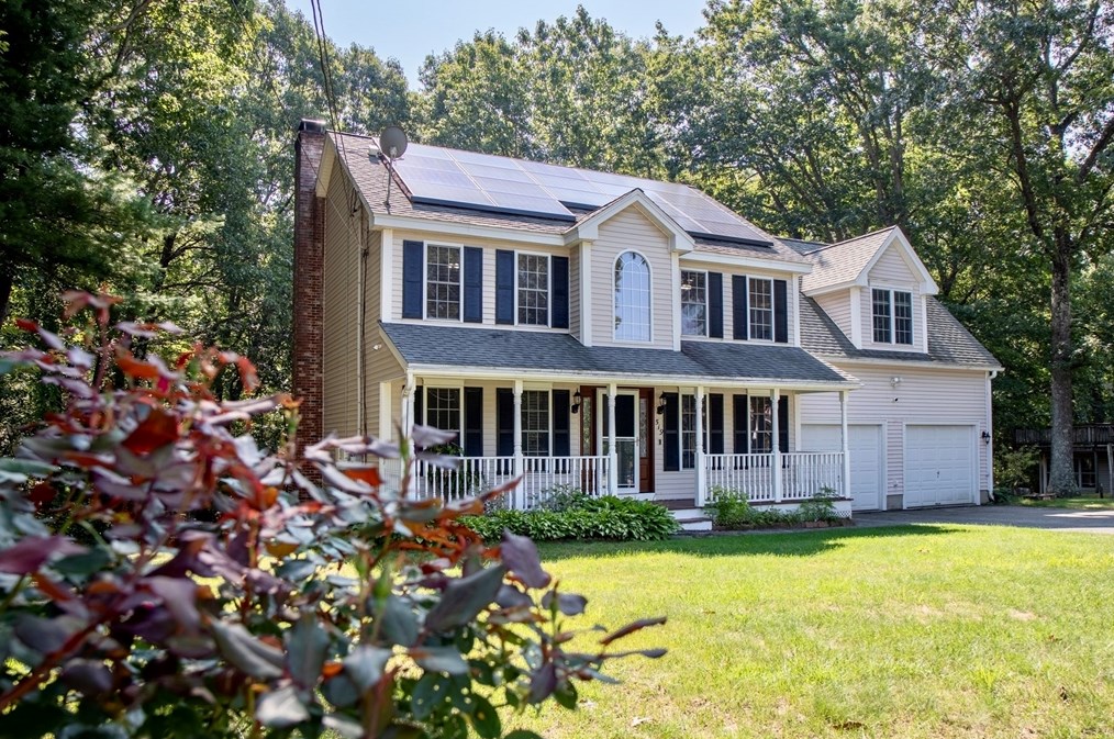 519 Johnny Appleseed Ln, Leominster, MA 01453