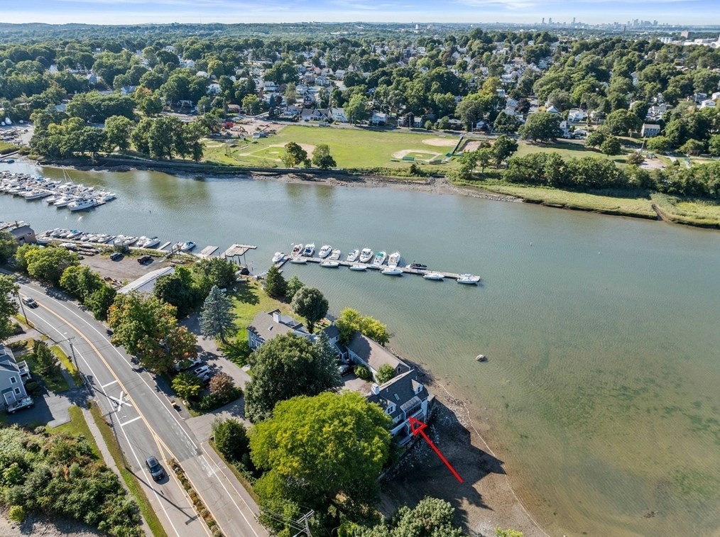 256 Commercial St, Weymouth MA 02188-2629 exterior