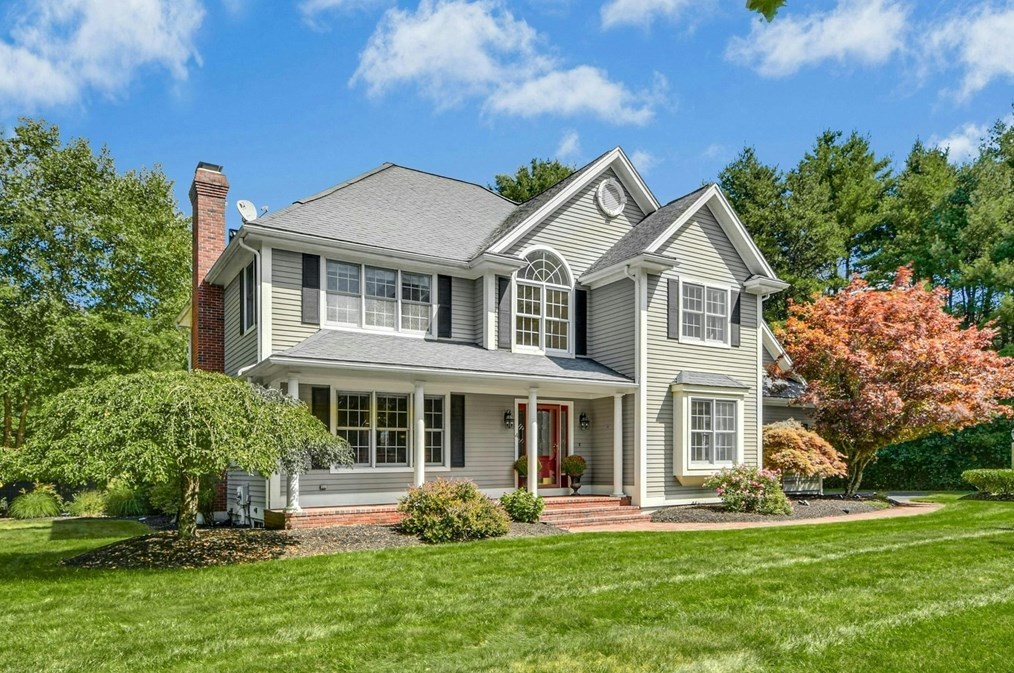 4 Talbott Farm Dr, Mendon, MA 01756