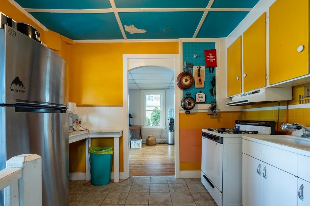 473 Lk Ave, Worcester MA 01604-1367 exterior