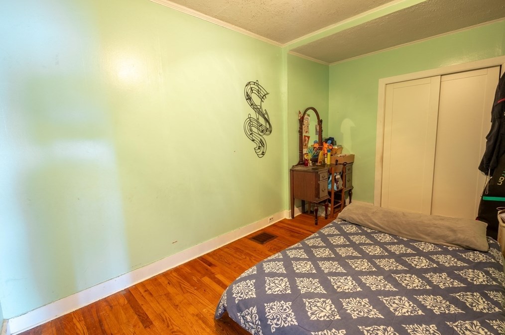 473 Lk Ave, Worcester MA 01604-1367 exterior