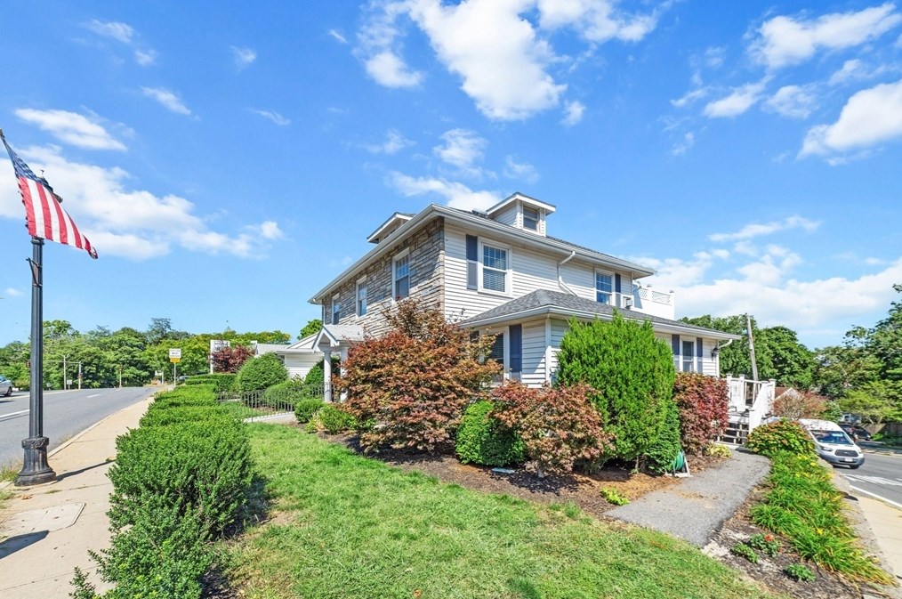 743 Main St, Reading, MA 01867 exterior