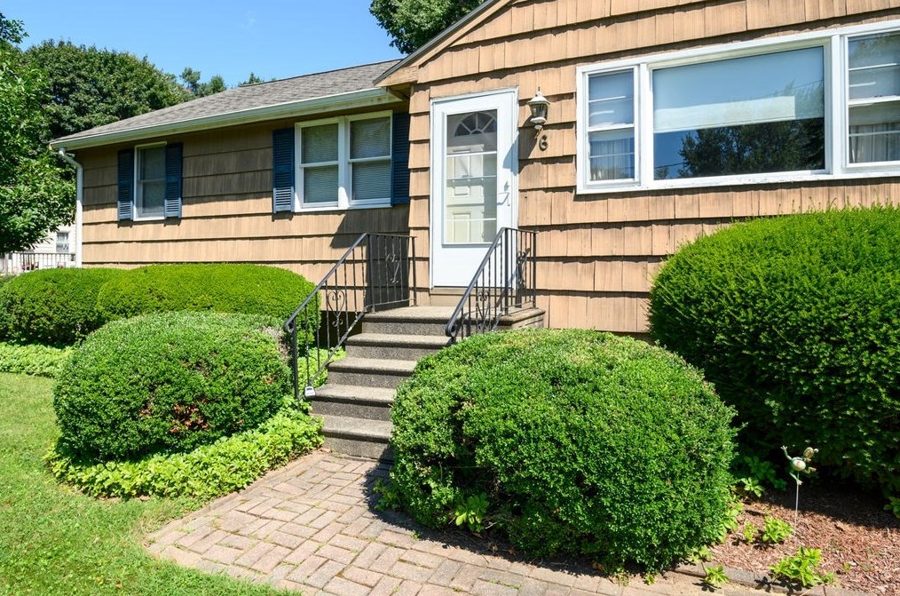 6 Burke St, Groveland, MA 01834