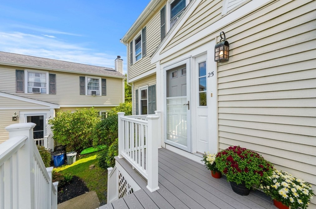 25 Arnold Ter, Marblehead, MA 01945-1588