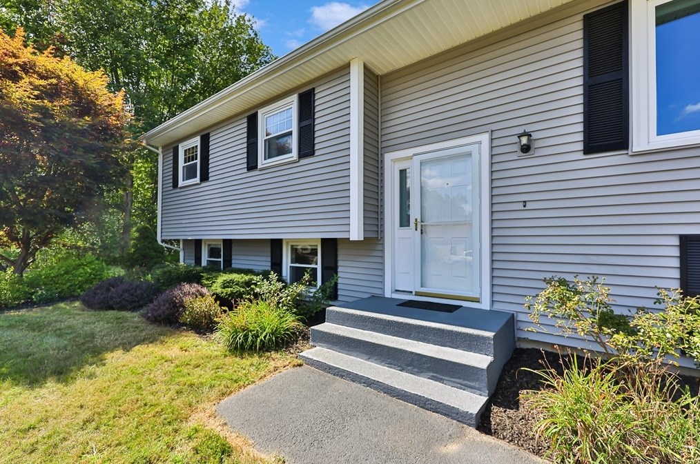 63 Newland Ave, Bellingham, MA 02019