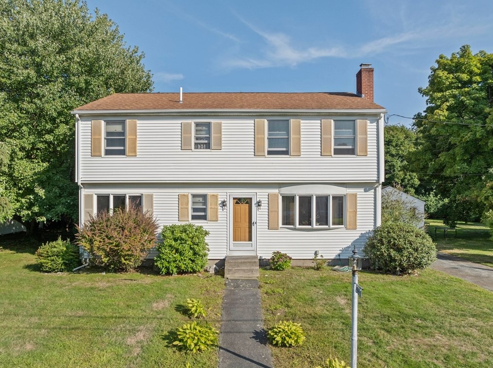 4 Hope Ln, Woburn, MA 01801