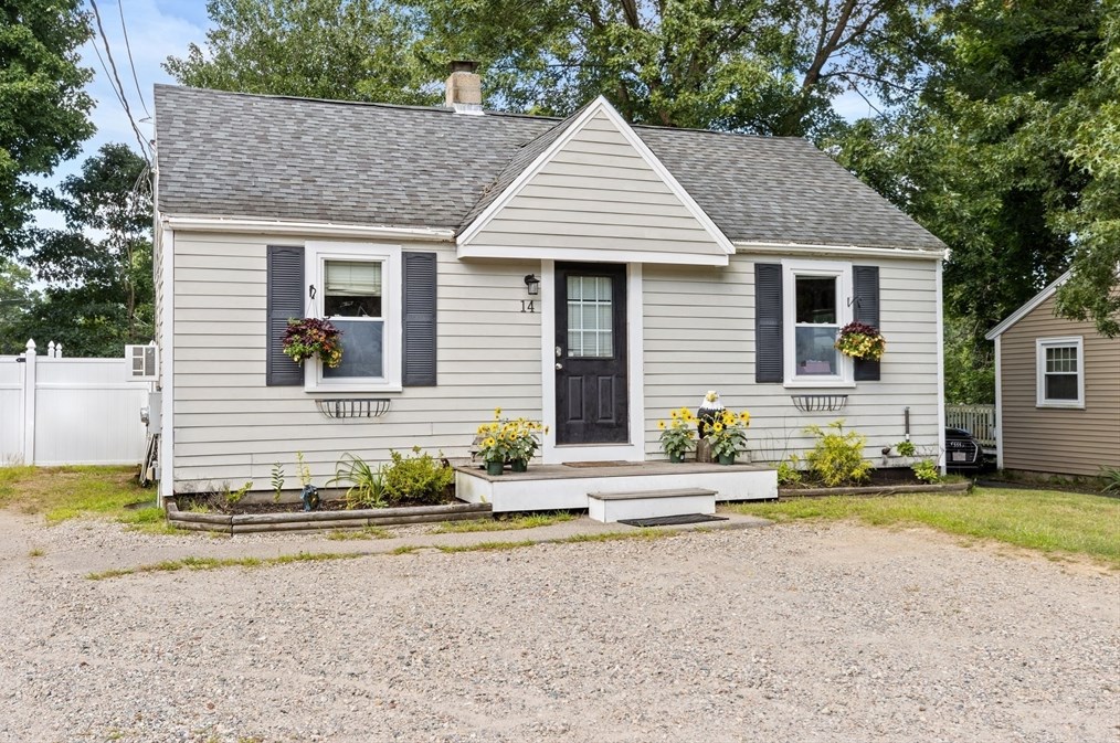 14 Bryant Rd, East Bridgewater, MA 02333