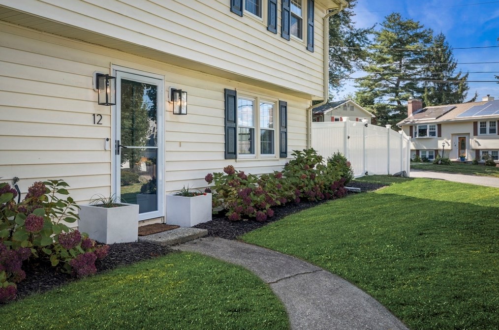 12 Freedom Rd, Woburn, MA 01801