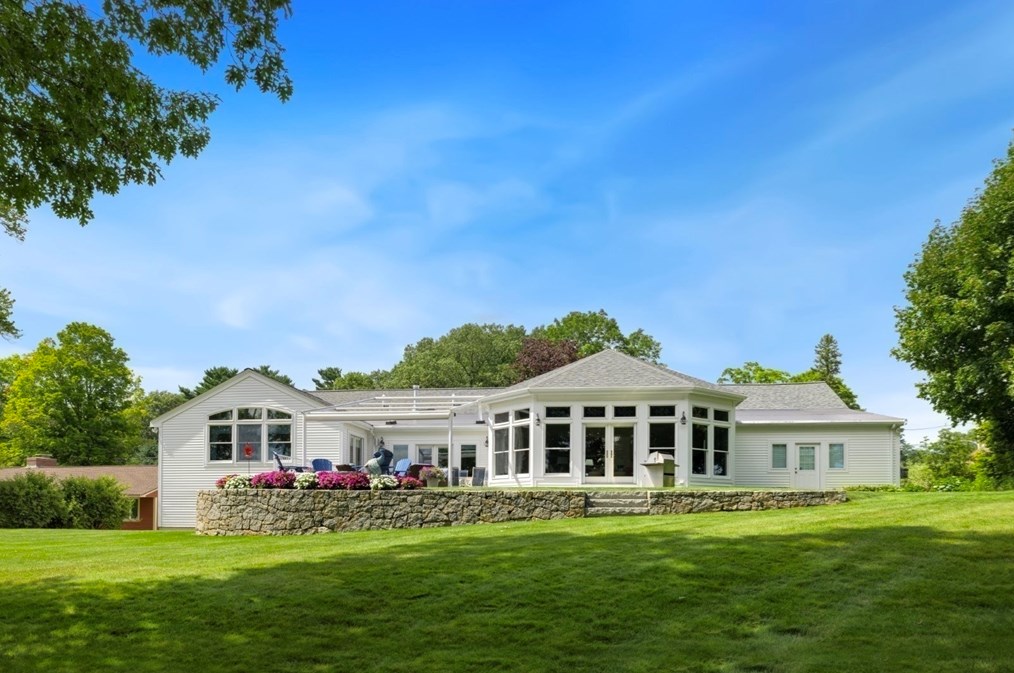 116 Locksley Rd, Lynnfield MA 01940-1414 exterior