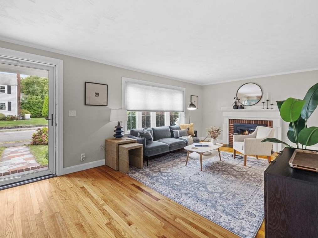 16 Lilly Ln, Dedham, MA 02026