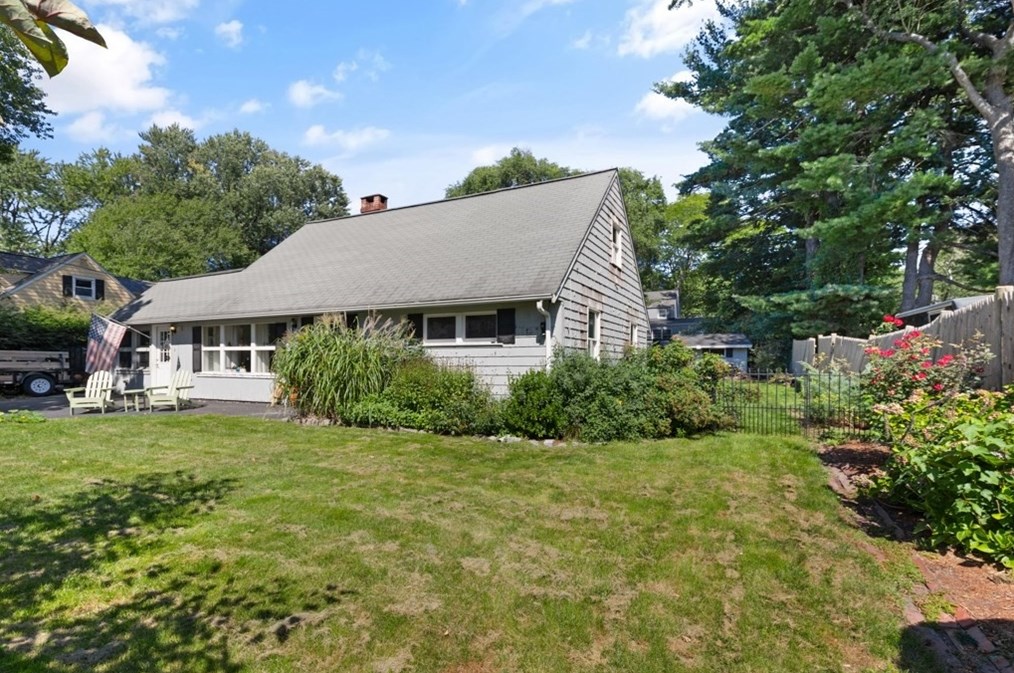 24 Glenmere Cir, Reading, MA 01867