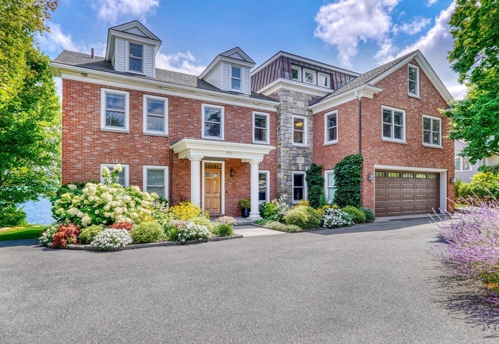 121 Granite St, Rockport, MA 01966