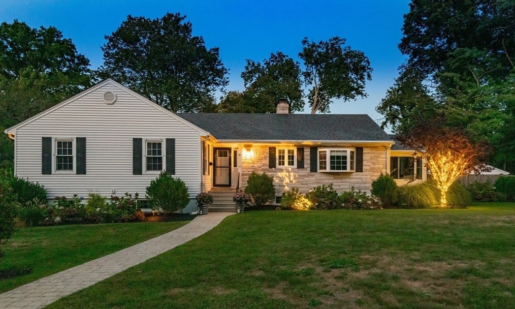 19 Longbow Rd, Lynnfield, MA 01940