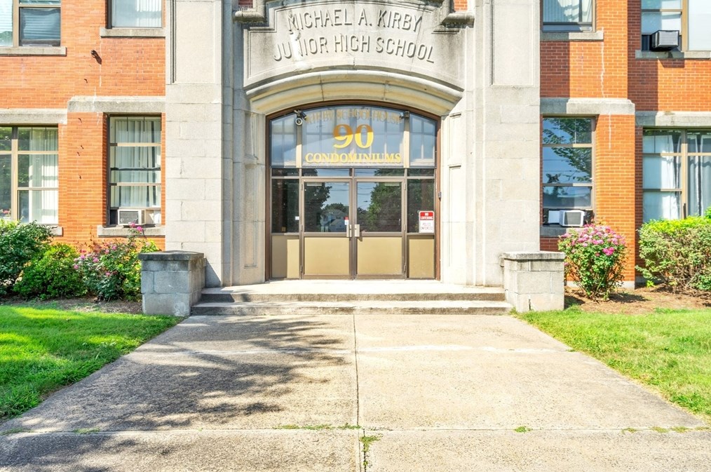 90 Mckinstry Ave #305, Chicopee, MA 01013