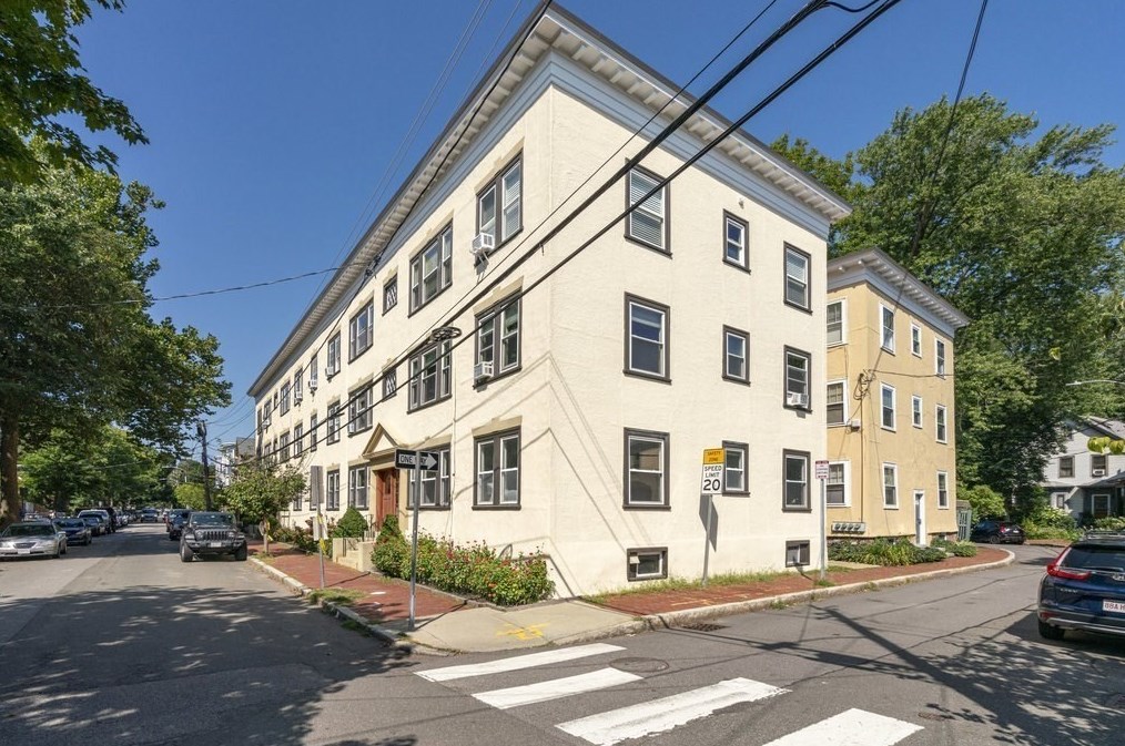 55 Sacramento St, Cambridge MA  02138-1933 exterior