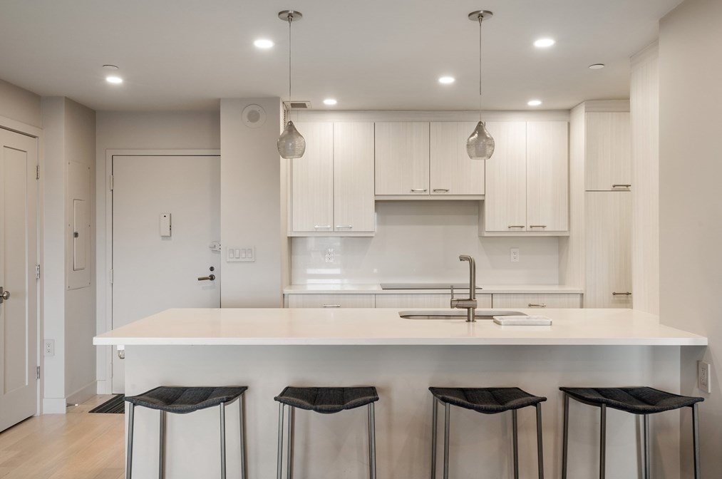 16 Harcourt St, Roxbury Xing, MA 02116 exterior