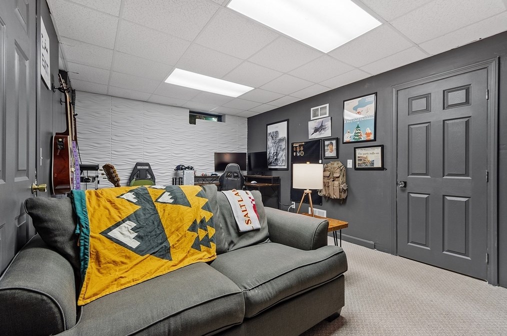 12 Keystone Dr, Leominster MA 01453-1903 exterior