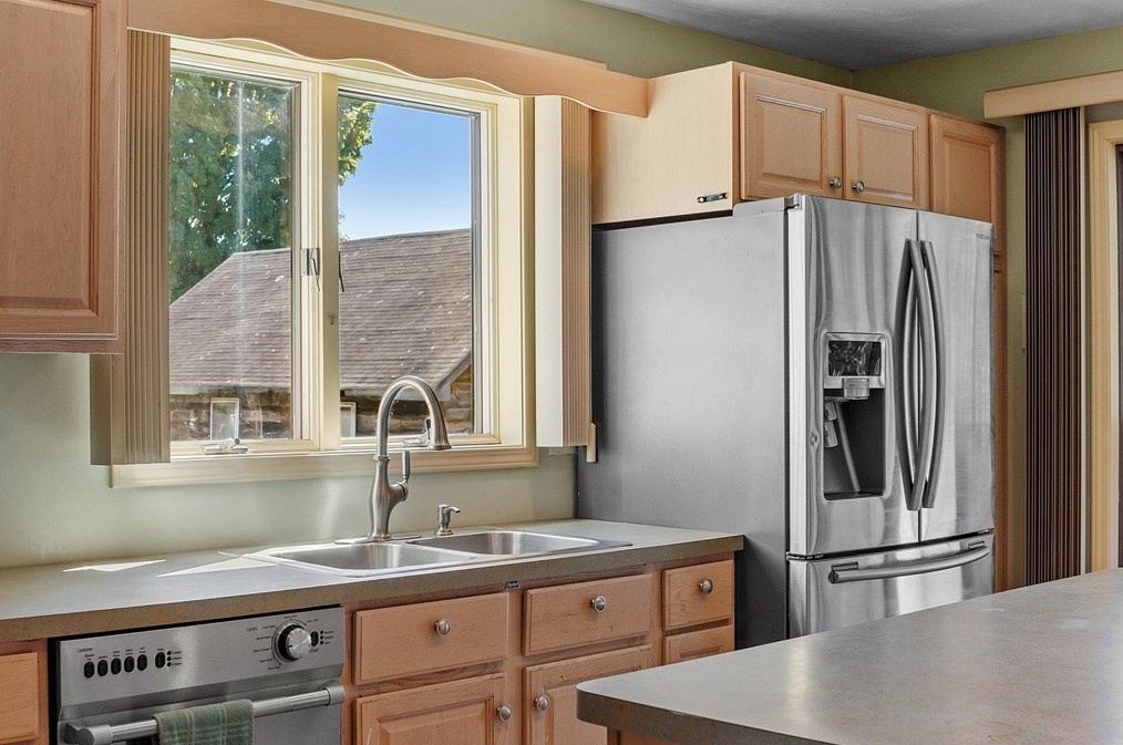 12 Keystone Dr, Leominster MA 01453-1903 exterior