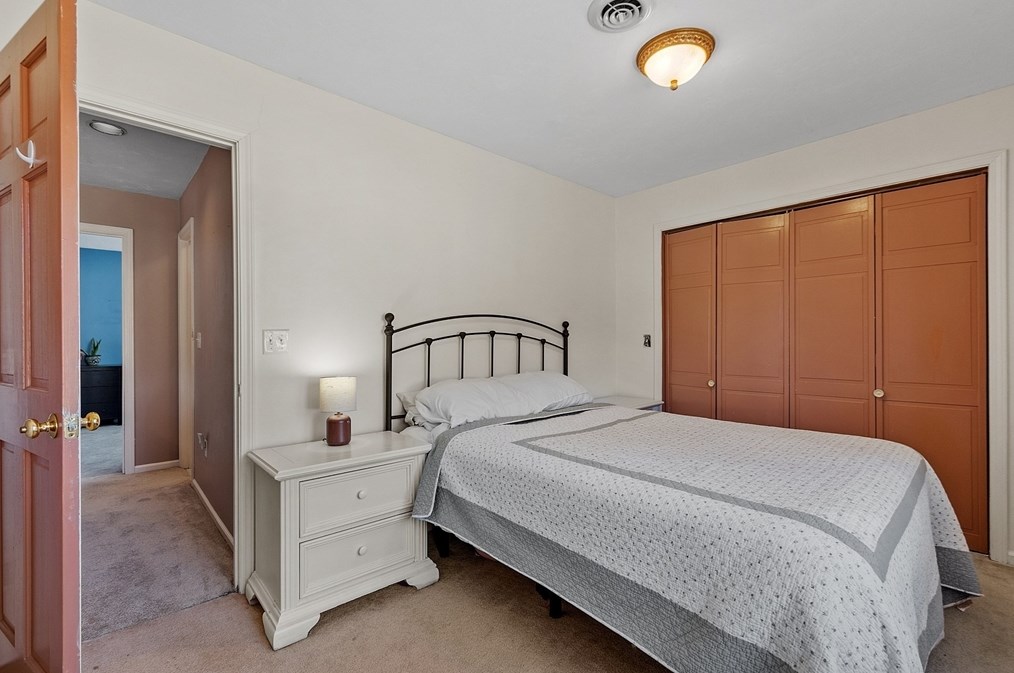 12 Keystone Dr, Leominster MA 01453-1903 exterior