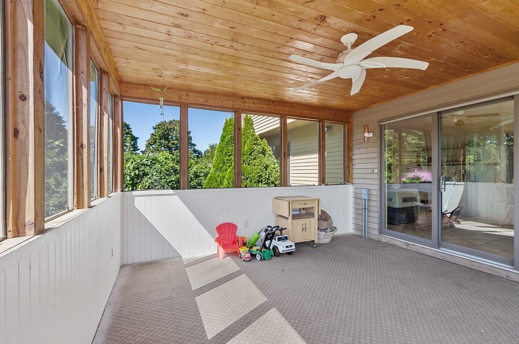 12 Keystone Dr, Leominster MA 01453-1903 exterior