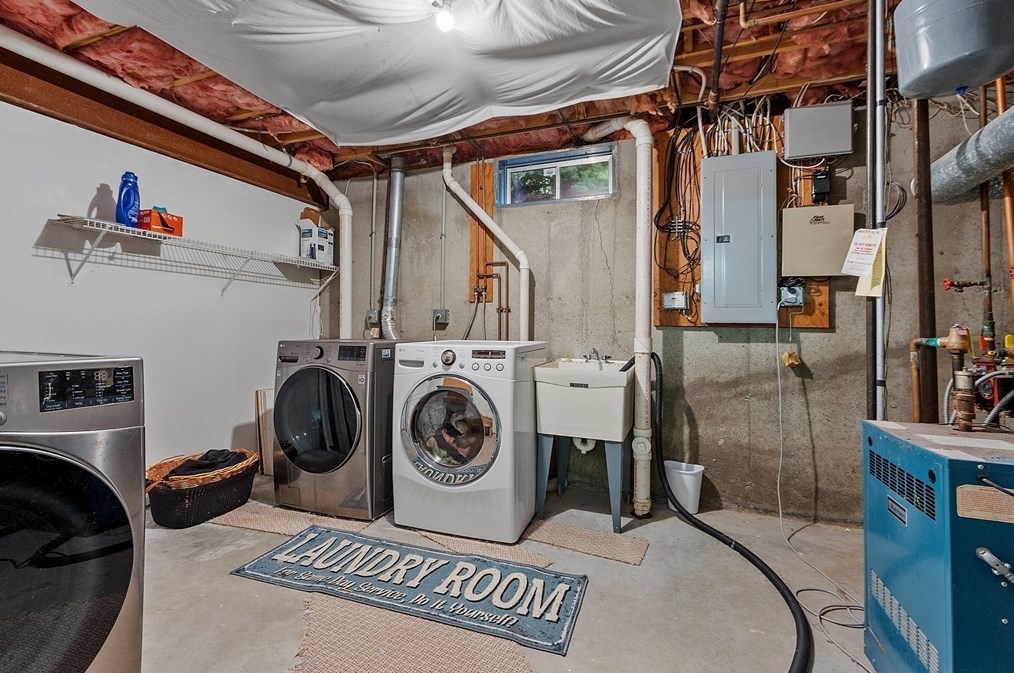 12 Keystone Dr, Leominster MA 01453-1903 exterior