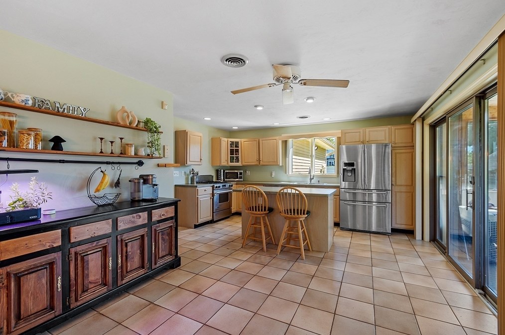 12 Keystone Dr, Leominster MA 01453-1903 exterior