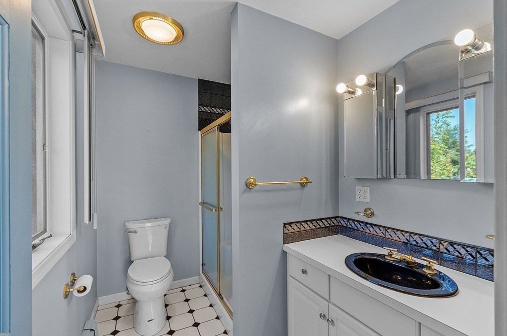 12 Keystone Dr, Leominster MA 01453-1903 exterior