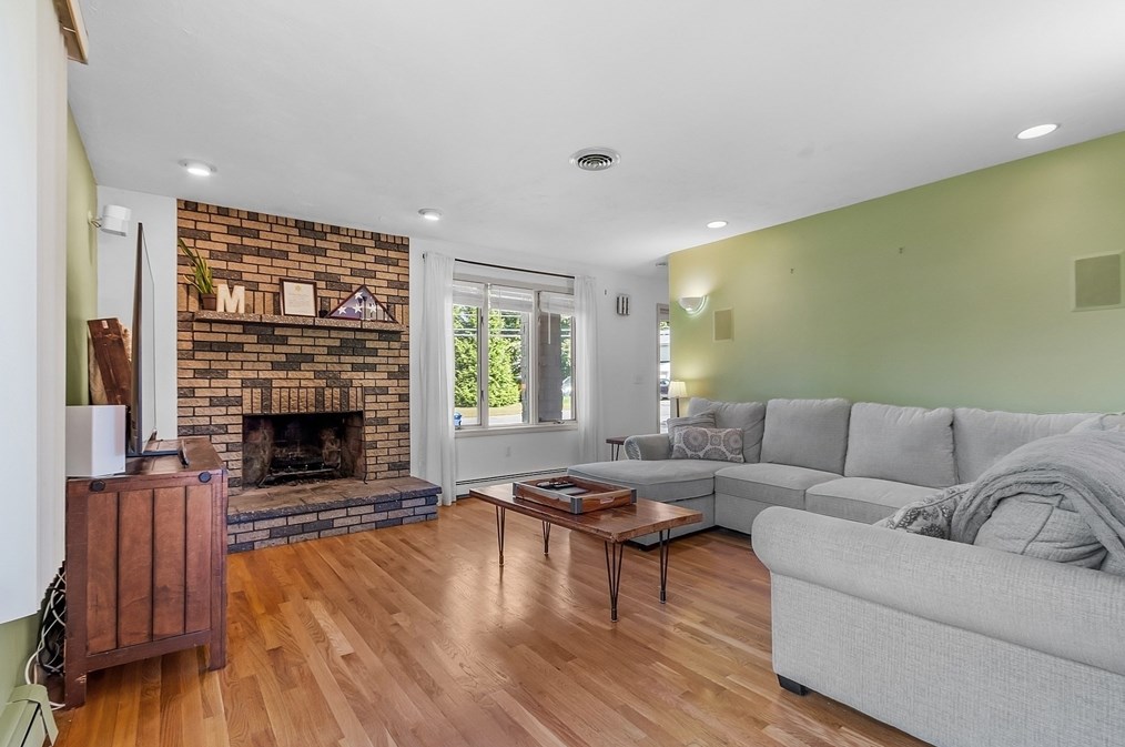 12 Keystone Dr, Leominster MA 01453-1903 exterior