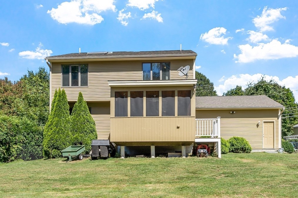 12 Keystone Dr, Leominster MA 01453-1903 exterior