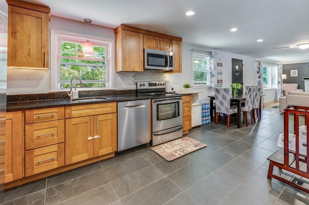 270 High St, Holliston, MA 01746