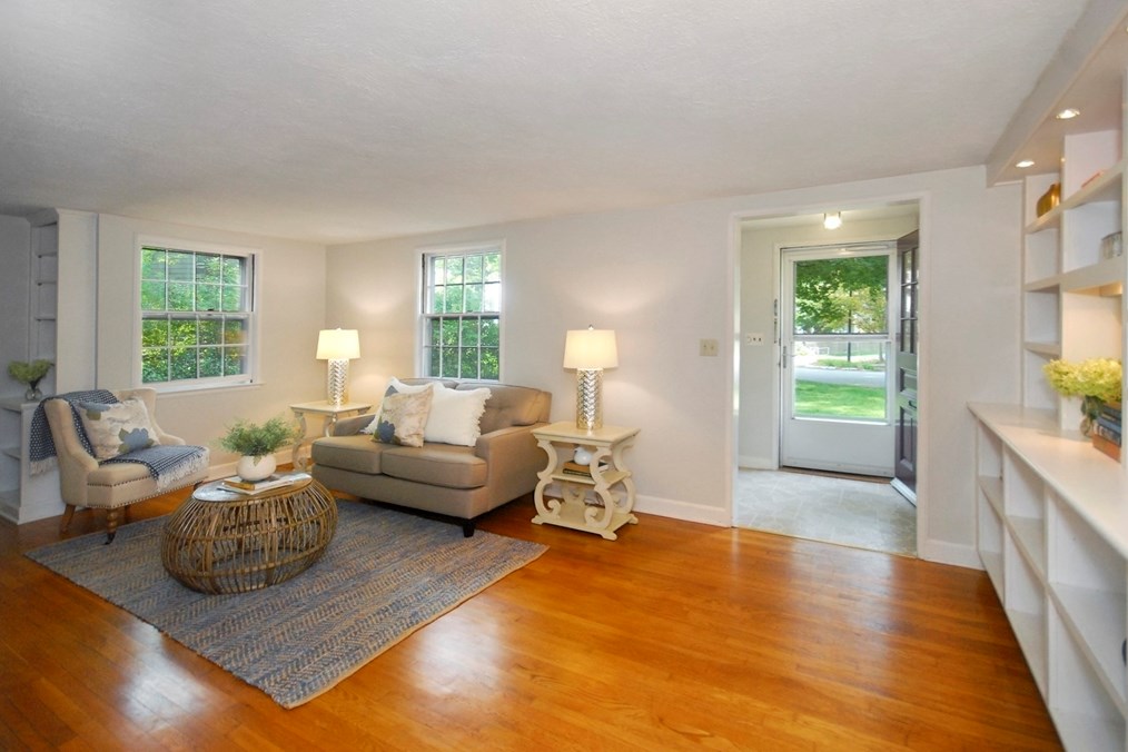 29 Munroe Pl, Concord, MA 01742