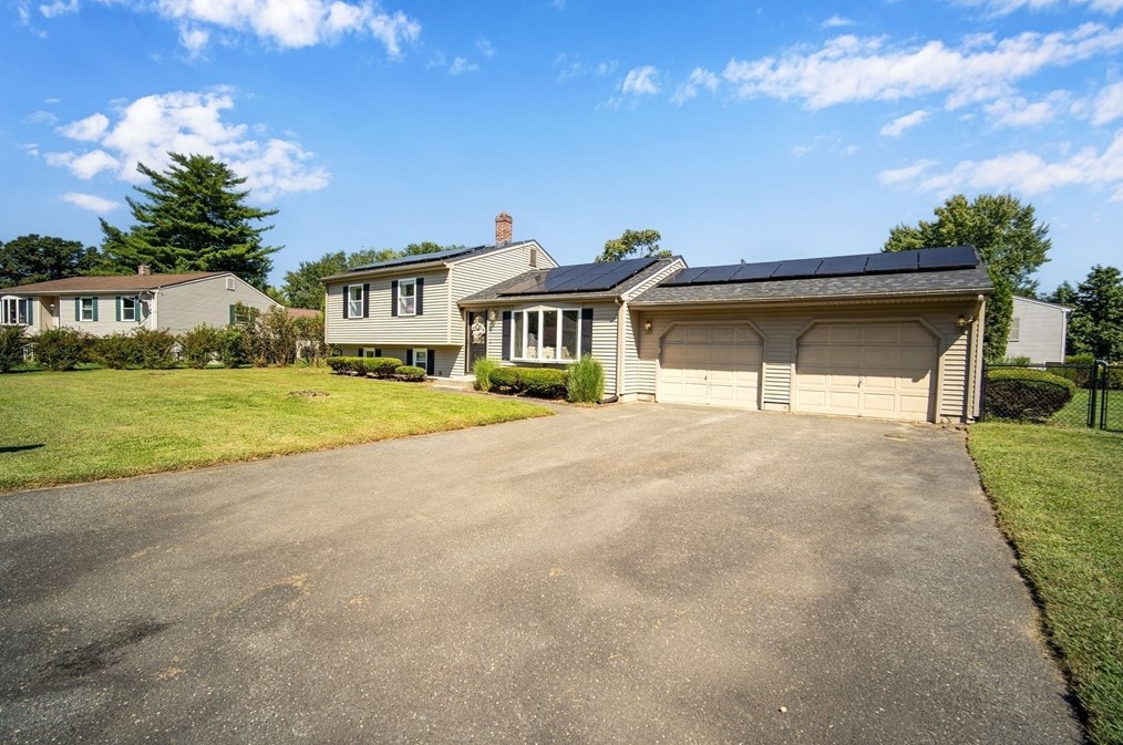 135 Tamarack Dr, Springfield, MA 01129