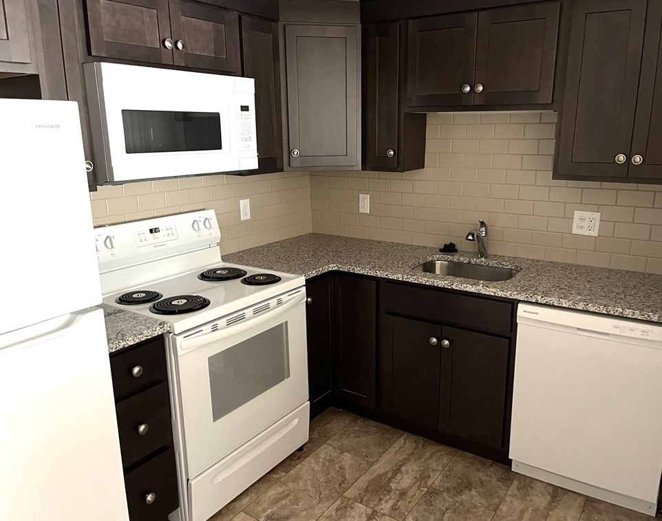 194 Lincoln St #8, Stoughton, MA 02072