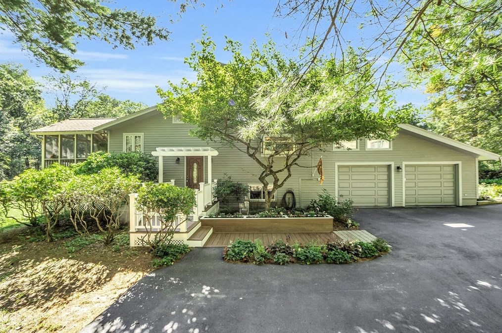 293 Taylor Rd, Stow, MA 01775 exterior
