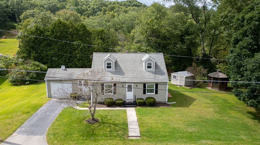 22 New Boston Rd, Dudley, MA 01571