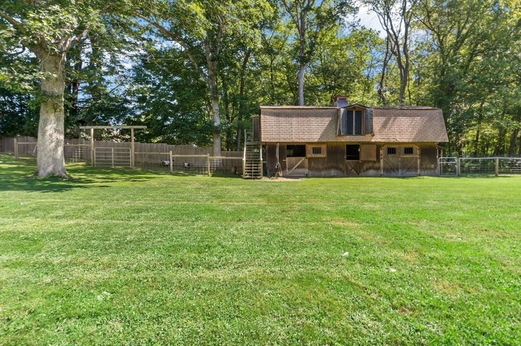 113 Tremont St, Rehoboth, MA 02769